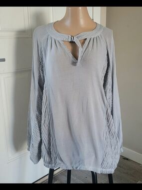 XCVI Light Gray Long-Sleeve Tunic with Gathered Side Panels